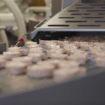 1.000 Kilogramm Hähnchenfleisch pro Stunde: JBT alco implementiert Mega-Produktionslinie in Südostasien